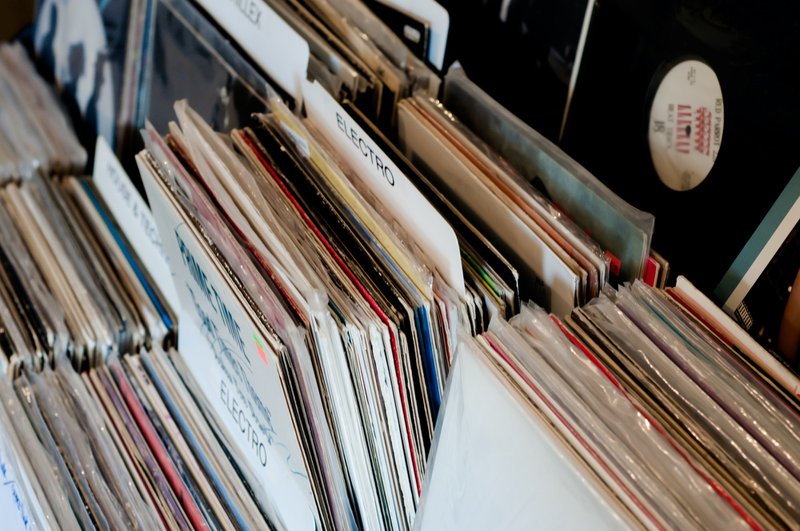 8 Effective ways for Storing Vinyl Records in a Self-Storage Unit